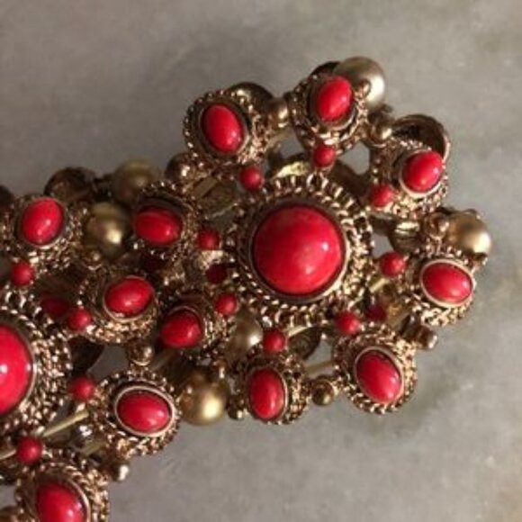Red Coral Beaded Gold Tone Stretch Bracelet - Picture 6 of 8